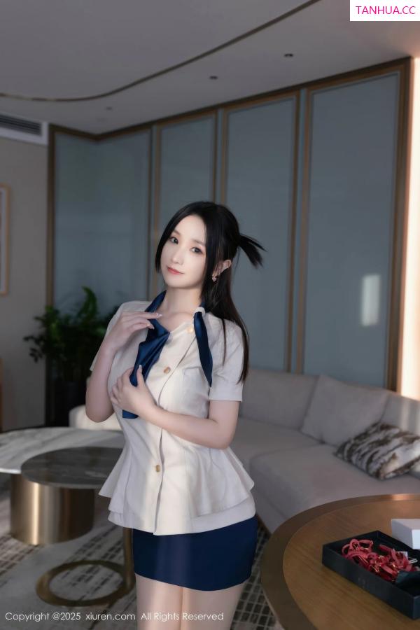   [XiuRen]高清写真图 2025.08.27 No.10697 杏子Yada 性感OL第12张图片